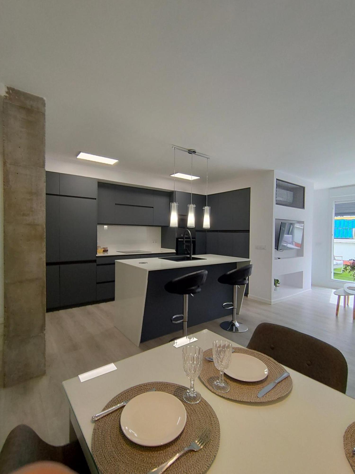 Casa Mallen, Con Amplia Terraza, En El Barrio De Nervion Sevilla Eksteriør bilde