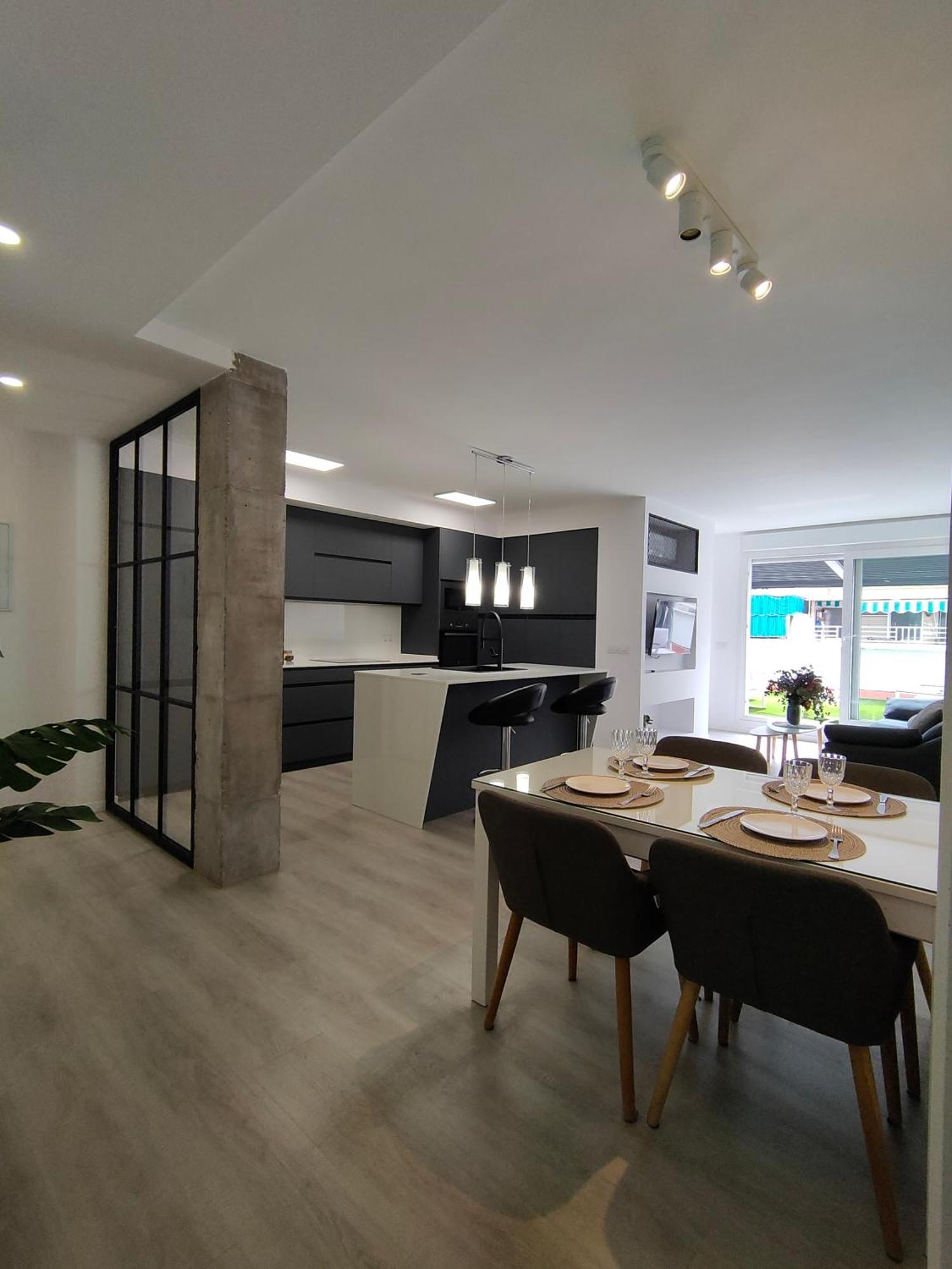 Casa Mallen, Con Amplia Terraza, En El Barrio De Nervion Sevilla Eksteriør bilde