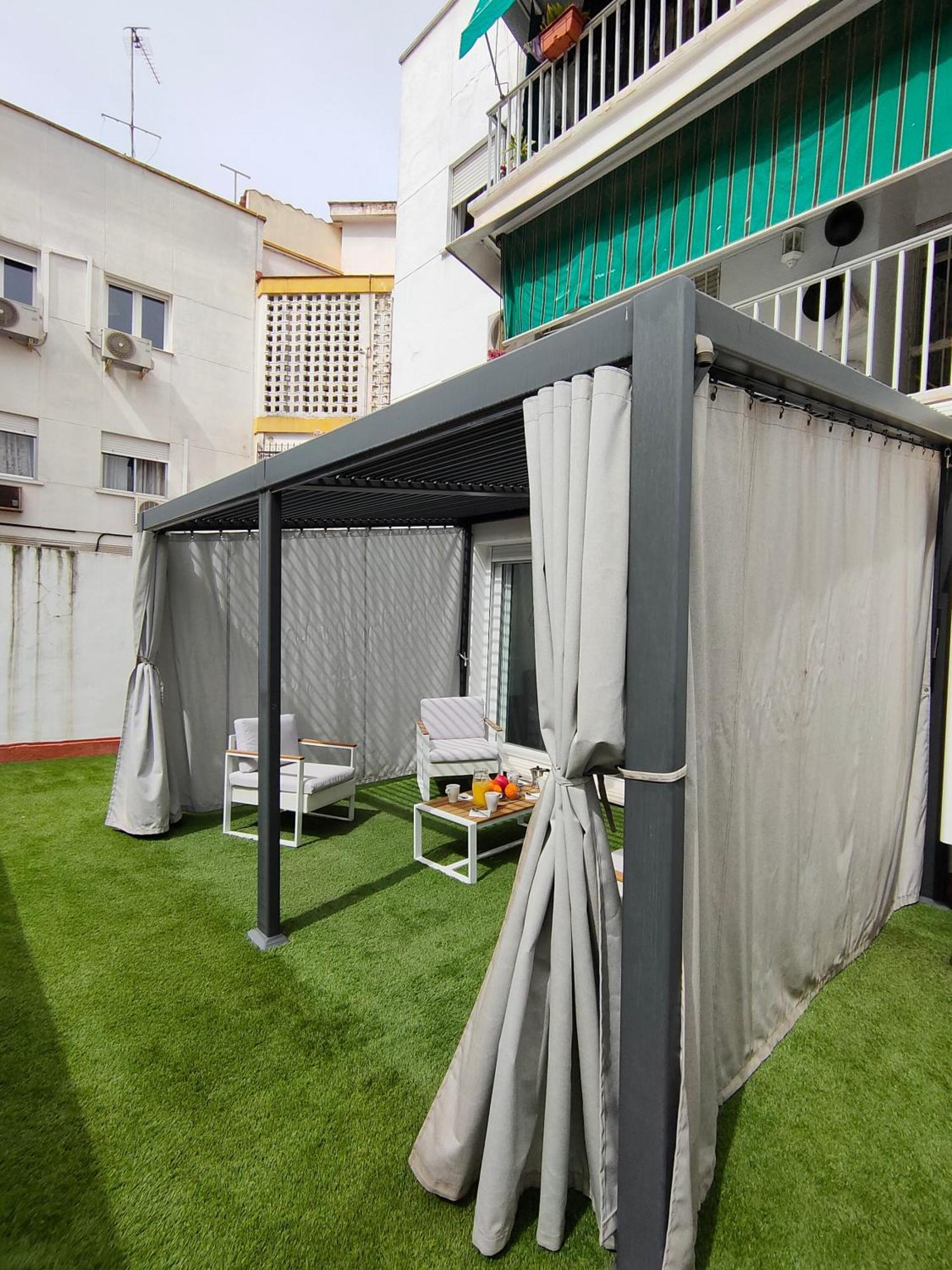Casa Mallen, Con Amplia Terraza, En El Barrio De Nervion Sevilla Eksteriør bilde