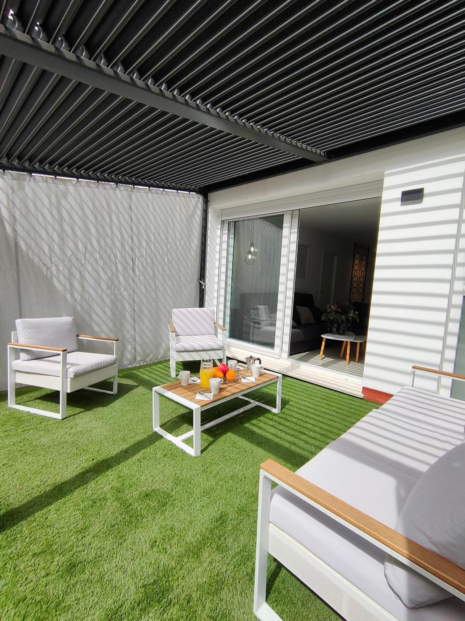 Casa Mallen, Con Amplia Terraza, En El Barrio De Nervion Sevilla Eksteriør bilde